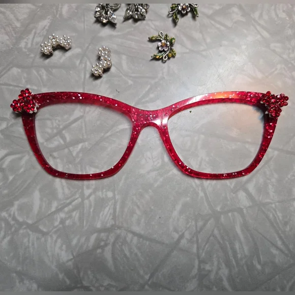 Pair Wanda Frames, 13 Toppers, 4 Pairs of Topper Charms, Pair Case - Picture 5 of 7